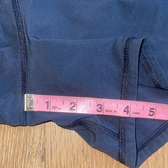 Lululemon navy workout athletic shorts size 4 running - Picture 3 of 8